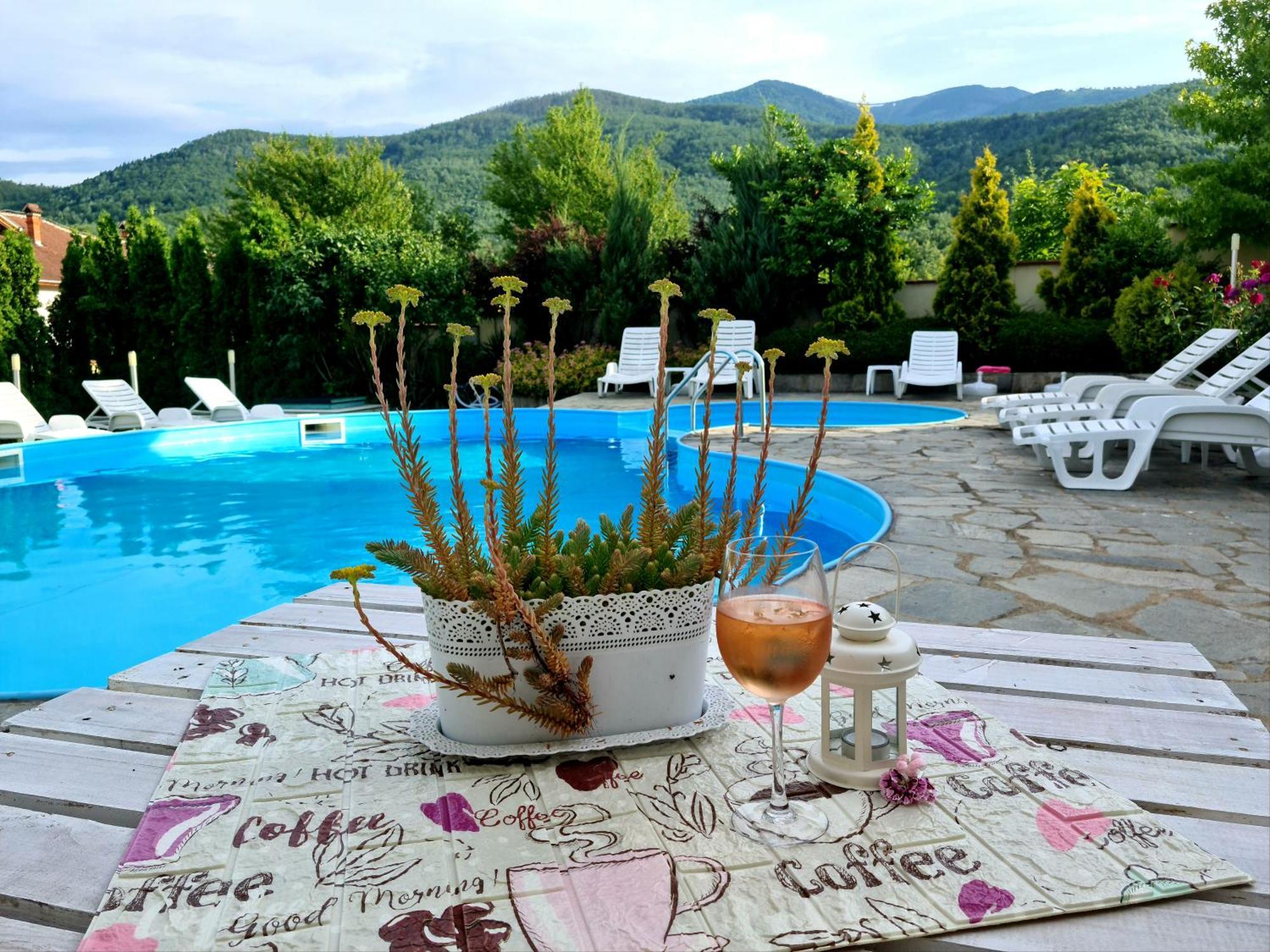 Family Hotel Komhotel بيركوفيتسا المظهر الخارجي الصورة
