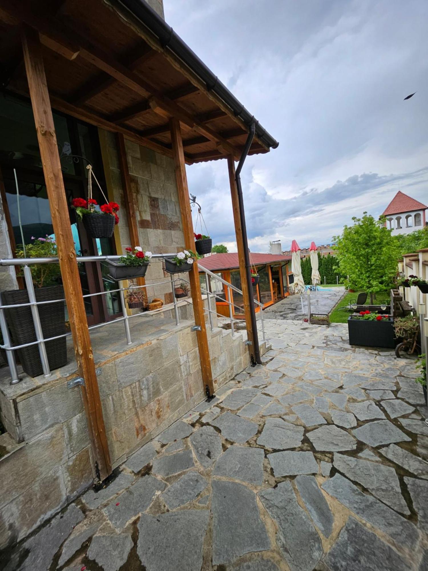 Family Hotel Komhotel بيركوفيتسا المظهر الخارجي الصورة
