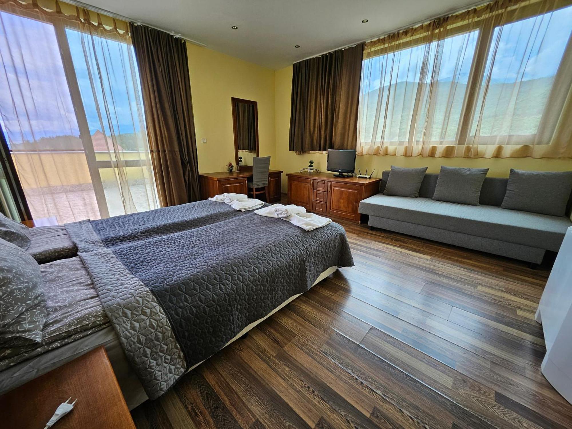 Family Hotel Komhotel بيركوفيتسا المظهر الخارجي الصورة