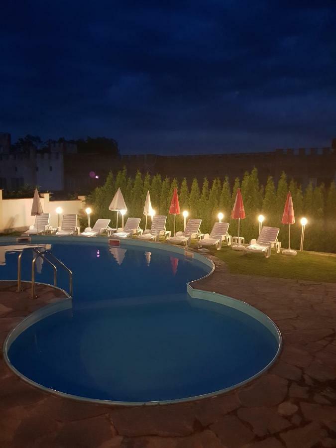 Family Hotel Komhotel بيركوفيتسا المظهر الخارجي الصورة